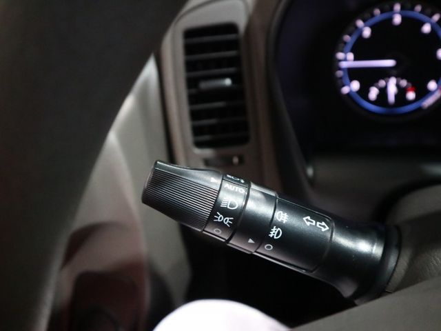 里程履約保證僅跑1萬 原廠保養 HAC上坡輔助 行車紀錄器 循跡防滑 霧燈 皮椅 冷暖空調 音響主機 自動感應頭燈  第13張相片