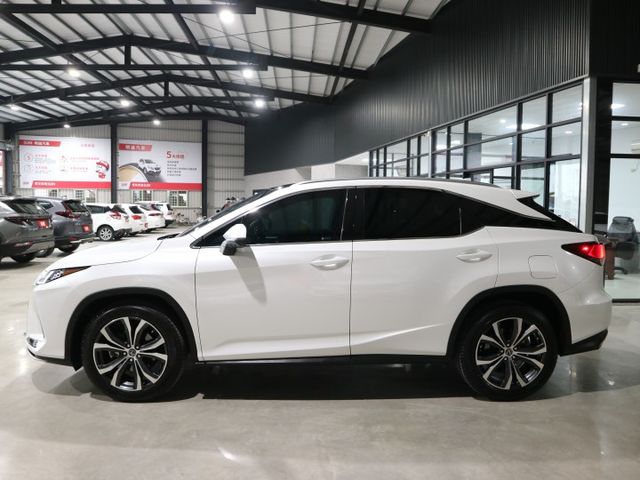 里程履約保證 最頂級旗艦版 雙電動記憶座椅 ML音響 全景天窗 通風座椅 電動尾門 CARPLAY 環景 電動尾門 盲點  第3張相片