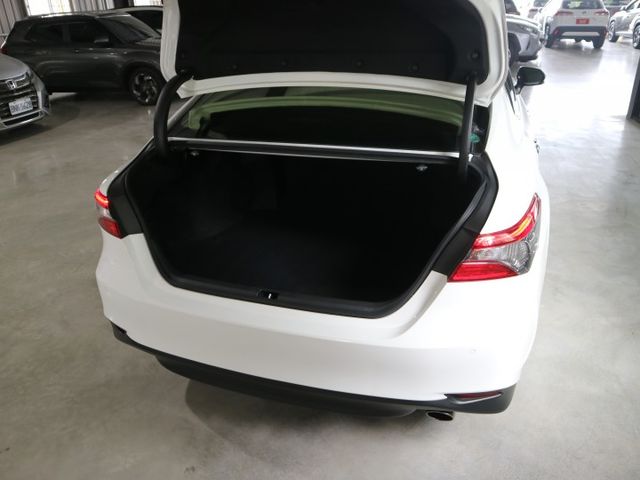 里程履約保證僅跑4萬 尊爵版原廠保固 CARPLAY 雙電動座椅 LED頭燈/日行燈/尾燈 盲點 抬頭顯示器 行車紀錄器  第5張相片