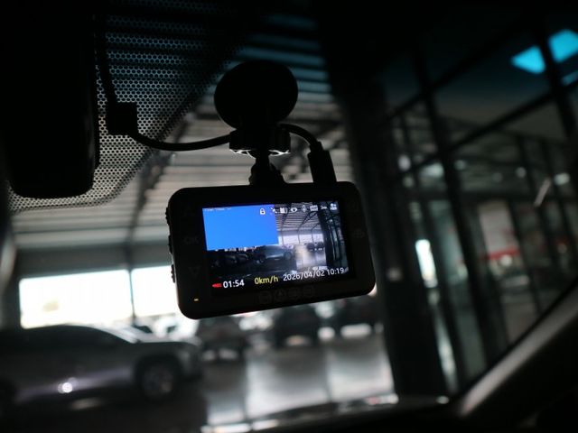 里程履約保證僅跑4萬 尊爵版原廠保固 CARPLAY 雙電動座椅 LED頭燈/日行燈/尾燈 盲點 抬頭顯示器 行車紀錄器  第17張相片