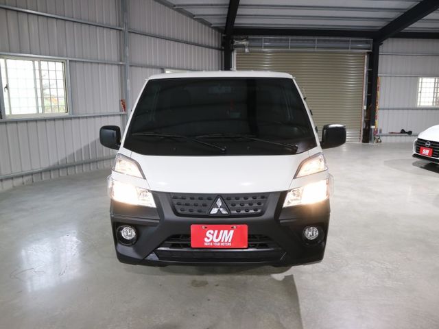 里程履約保證僅跑2萬 自排冷凍廂-20度 自動頭燈 定速巡航 前後行車紀錄器 電動窗 冷暖空調 霧燈 皮椅 胎壓監控  第7張相片