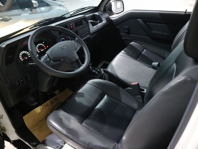 里程履約保證僅跑2萬 自排冷凍廂-20度 自動頭燈 定速巡航 前後行車紀錄器 電動窗 冷暖空調 霧燈 皮椅 胎壓監控  第8張相片