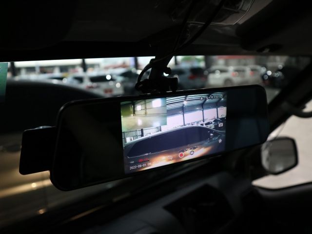 里程履約保證僅跑2萬 自排冷凍廂-20度 自動頭燈 定速巡航 前後行車紀錄器 電動窗 冷暖空調 霧燈 皮椅 胎壓監控  第15張相片