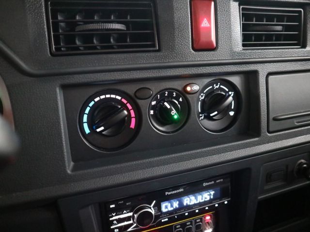 里程履約保證僅跑2萬 自排冷凍廂-20度 自動頭燈 定速巡航 前後行車紀錄器 電動窗 冷暖空調 霧燈 皮椅 胎壓監控  第16張相片