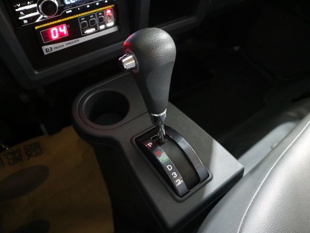 里程履約保證僅跑2萬 自排冷凍廂-20度 自動頭燈 定速巡航 前後行車紀錄器 電動窗 冷暖空調 霧燈 皮椅 胎壓監控  第18張相片