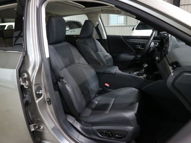 里程履約保證僅跑2萬 豪華版原廠保固 LED日行燈/頭燈/尾燈 CARPLAY ACC 盲點 車道偏離 雙電動/通風椅  第19張相片