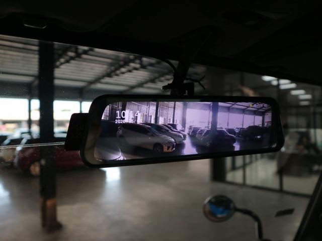 里程履約保證 超長軸14呎 行車紀錄器 冷暖空調 升降尾門 電動窗 皮椅 音響主機 超大載貨量 賺錢最佳幫手 天篷無菸疤  第18張相片