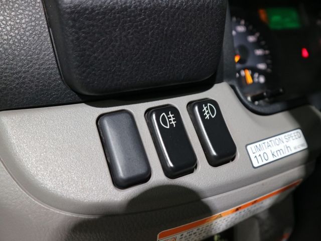 里程履約保證僅跑2萬 四向行車紀錄器 倒車顯影 循跡防滑 霧燈 皮椅 冷暖空調 自動感應頭燈 音響主機 天篷無菸疤  第12張相片
