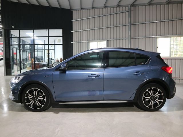 里程履約保證 頂級任性版 LED日行燈/頭燈/尾燈 車道偏離/置中 電動座椅 抬顯 倒車顯影 衛星導航 CARPLAY  第3張相片