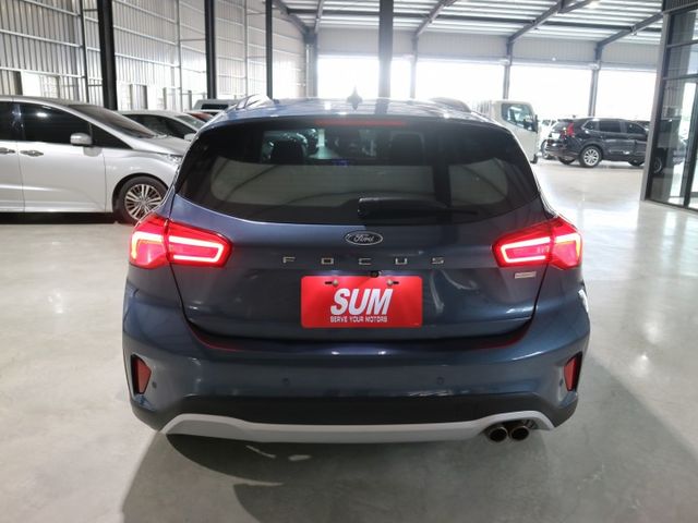 里程履約保證 頂級任性版 LED日行燈/頭燈/尾燈 車道偏離/置中 電動座椅 抬顯 倒車顯影 衛星導航 CARPLAY  第4張相片