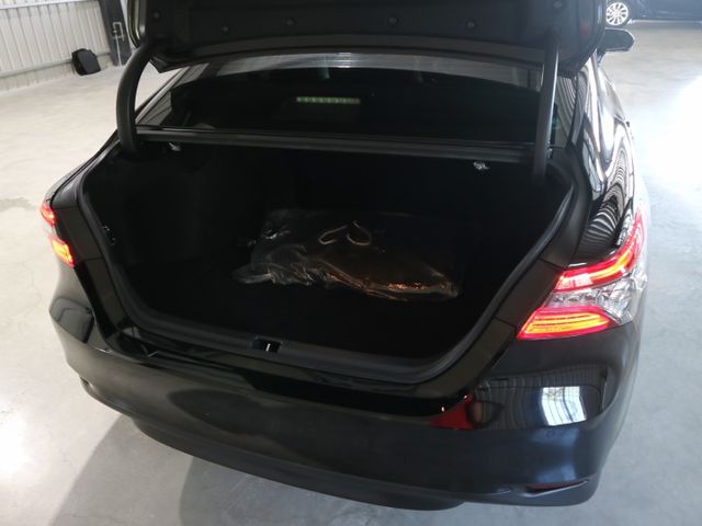 里程履約保證僅跑3萬 尊爵版 CARPLAY 抬頭顯示器 LED日行燈/頭燈/尾燈 電動座椅 盲點 ACC 倒車顯影  第5張相片