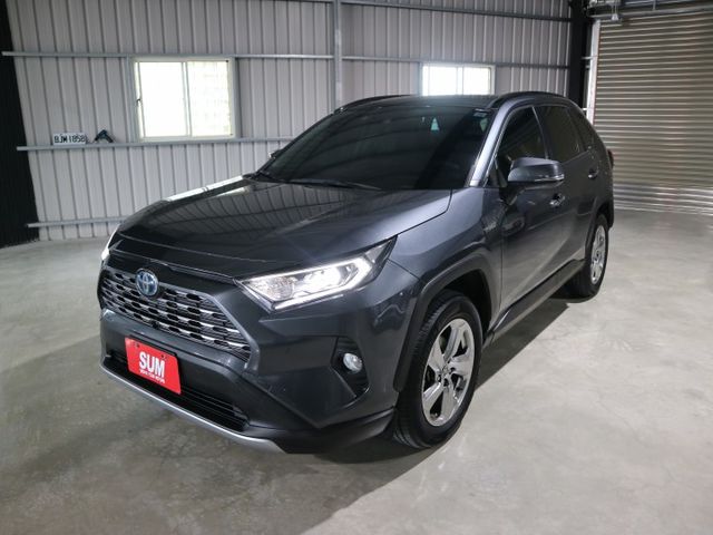 里程履約保證僅跑4萬 油電旗艦4WD 盲點 LED頭燈/日行燈/尾燈 電動座椅/天窗/尾門 環景 導航 CARPLAY  第2張相片