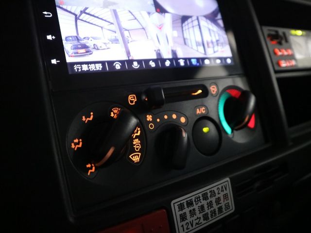 里程履約保證僅跑1萬 冷凍廂-25度 原廠保固 盲點偵測 車道偏離 四向行車紀錄器 倒車顯影 測速器 循跡防滑 AEB  第15張相片