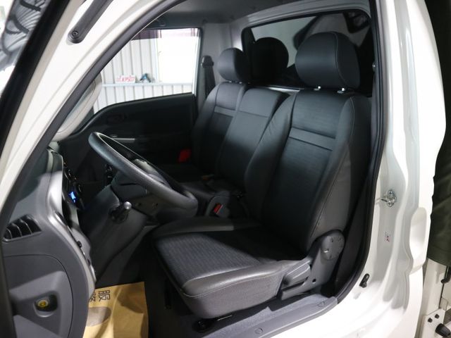 里程履約保證僅跑7千 加裝鐵架帆布 前後行車紀錄器 皮椅 霧燈 冷暖空調 斜坡起步 ESC+ABS 胎壓偵測 絕佳車況  第8張相片