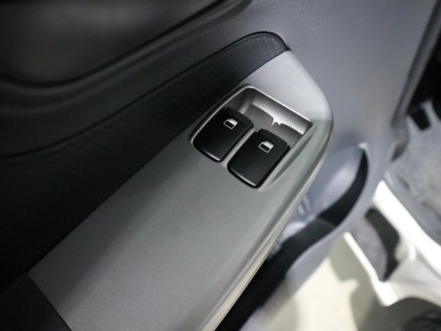 里程履約保證僅跑7千 加裝鐵架帆布 前後行車紀錄器 皮椅 霧燈 冷暖空調 斜坡起步 ESC+ABS 胎壓偵測 絕佳車況  第11張相片
