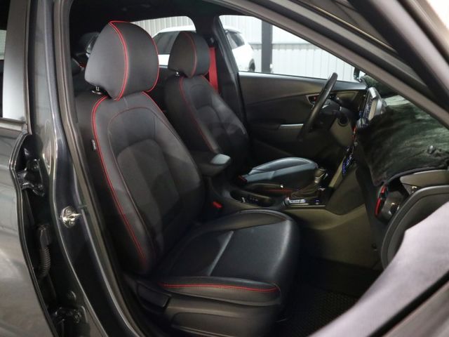 里程履約保證僅跑4萬 4WD 盲點 車道偏離 倒車顯影 CARPLAY 原廠保養 行車紀錄器 LED頭燈/日行燈/尾燈  第19張相片