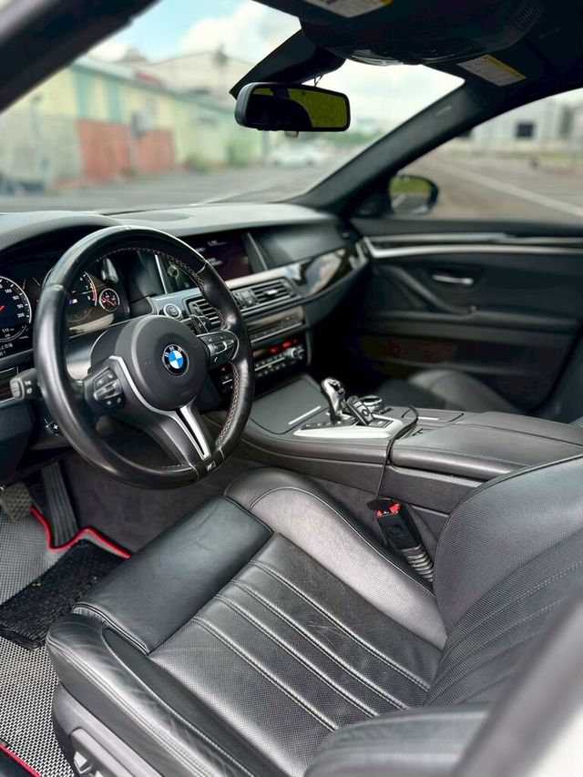 BMW寶馬 M5 SEDAN  第5張相片