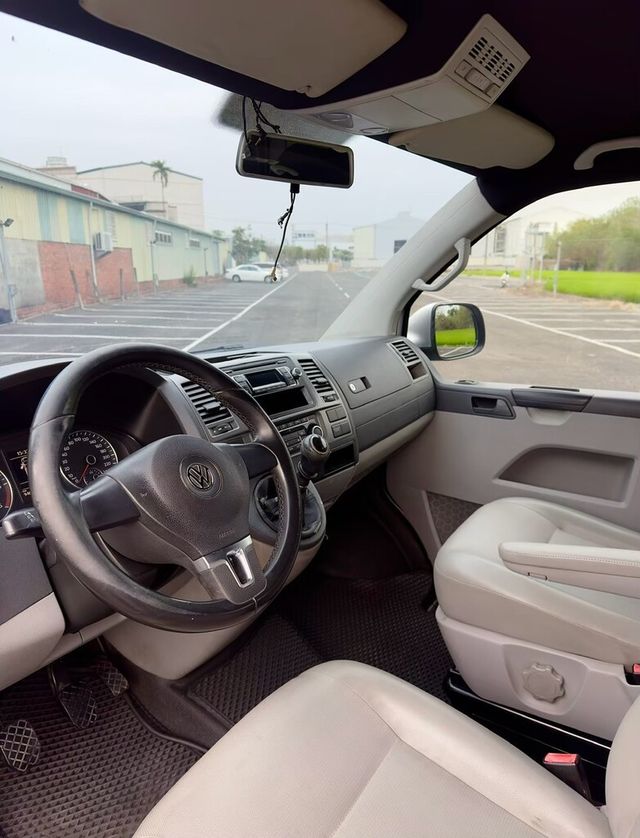 VOLKSWAGEN福斯 T5 CARAVELLE  第4張相片