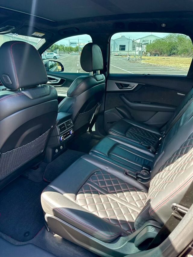 AUDI奧迪 Q7  第8張相片