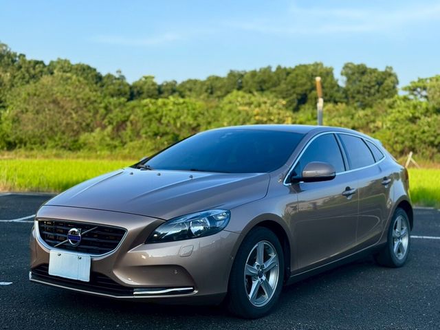 VOLVO富豪 V40  第1張相片