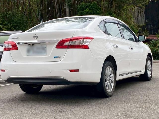 Nissan Sentra  第9張相片