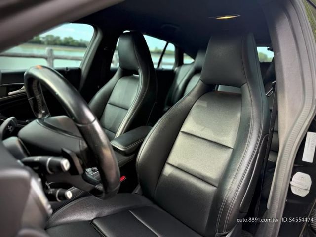 Mercedes-Benz/賓士 CLA200  第1張相片