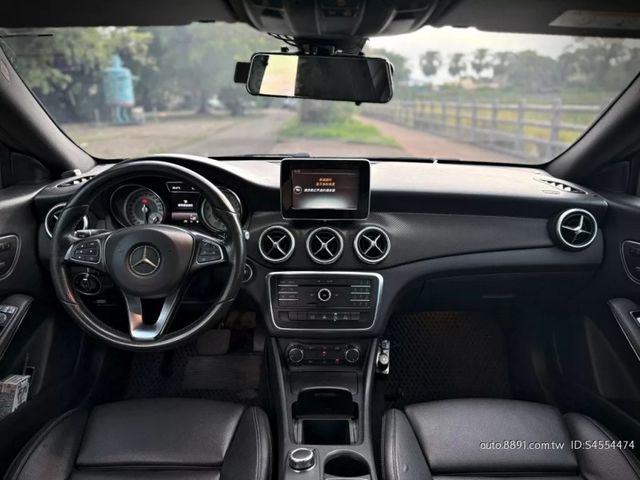 Mercedes-Benz/賓士 CLA200  第3張相片