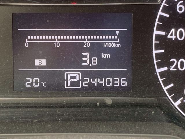 Nissan Tiida  第3張相片