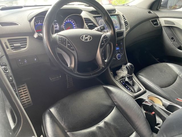 Hyundai Elantra  第1張相片