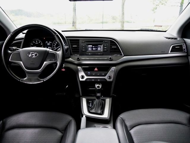 Hyundai Elantra  第3張相片