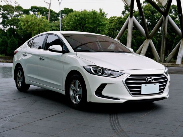 Hyundai Elantra  第7張相片