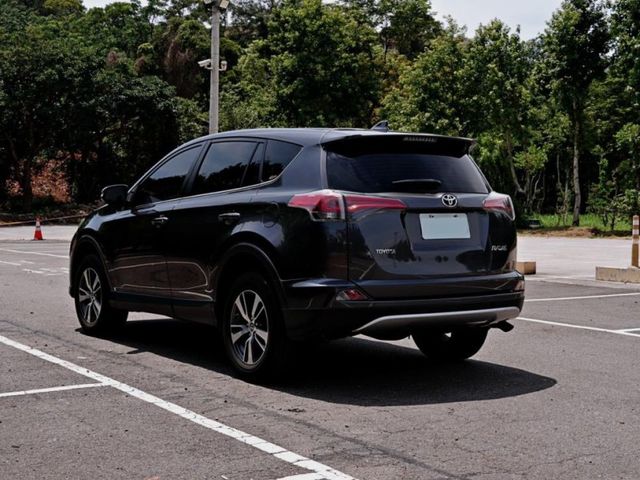 Toyota RAV4  第7張相片