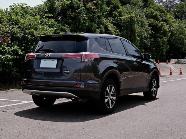 Toyota RAV4  第9張相片