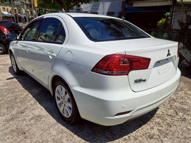 2009 三菱 fortis 1.8 經濟實惠代步車  第7張相片