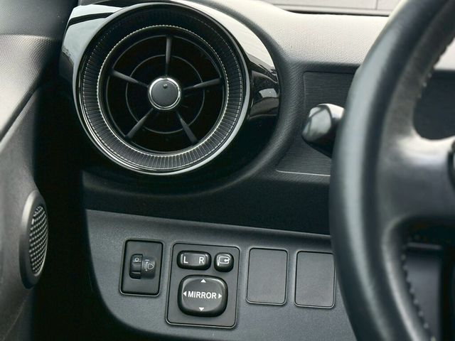 TOYOTA豐田 PRIUS C  第8張相片