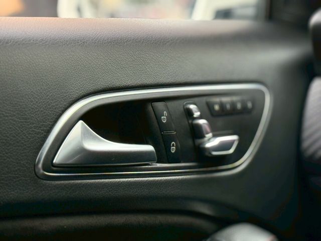 M-BENZ賓士 A180  第9張相片