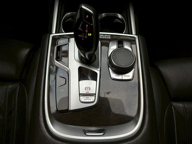 BMW寶馬 740LI  第14張相片