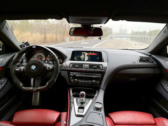 BMW寶馬 M6 COUPE  第9張相片