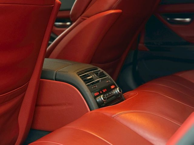 BMW寶馬 M6 COUPE  第20張相片