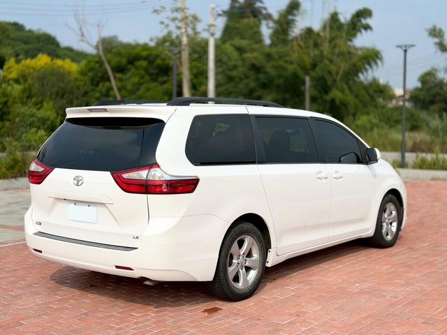 TOYOTA豐田 SIENNA  第2張相片
