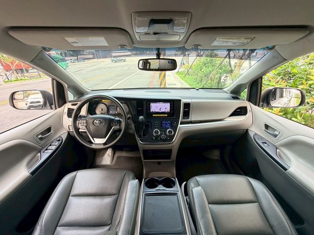 TOYOTA豐田 SIENNA  第5張相片