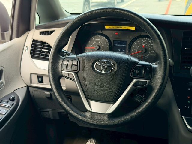 TOYOTA豐田 SIENNA  第6張相片