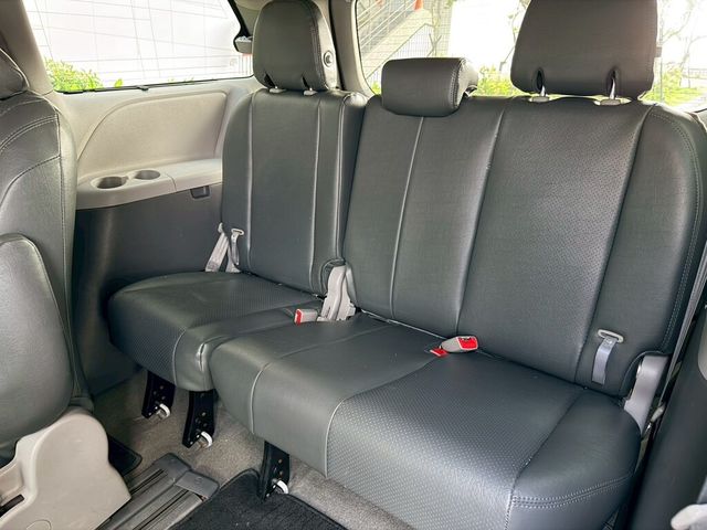 TOYOTA豐田 SIENNA  第14張相片