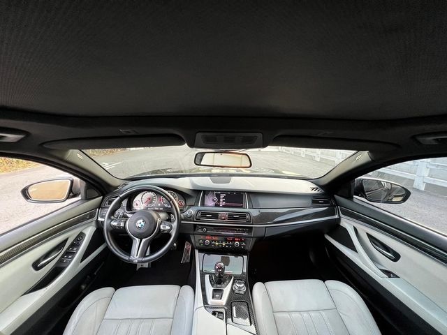 BMW寶馬 M5  第5張相片