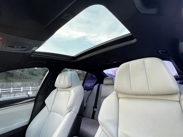 BMW寶馬 M5  第12張相片