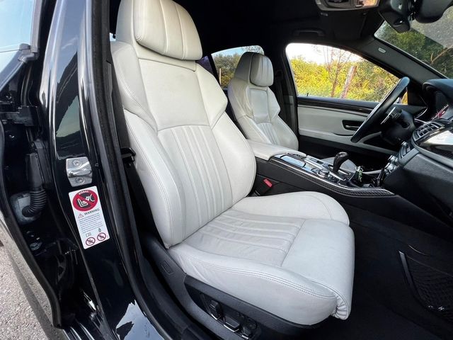 BMW寶馬 M5  第15張相片