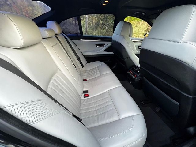 BMW寶馬 M5  第16張相片