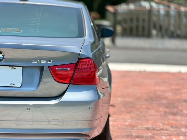 BMW寶馬 318D SEDAN  第4張相片