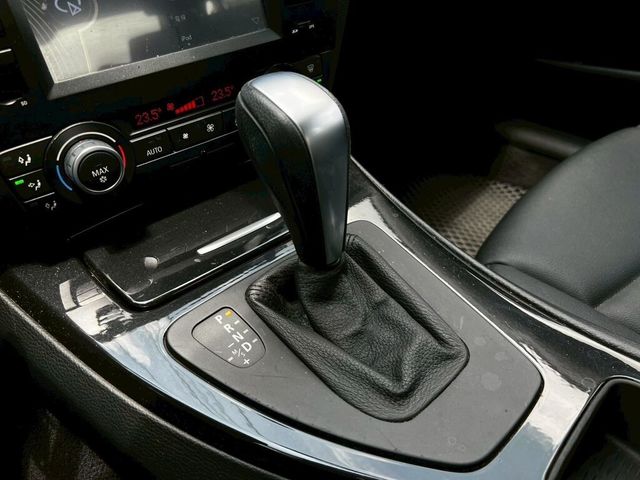 BMW寶馬 318D SEDAN  第7張相片