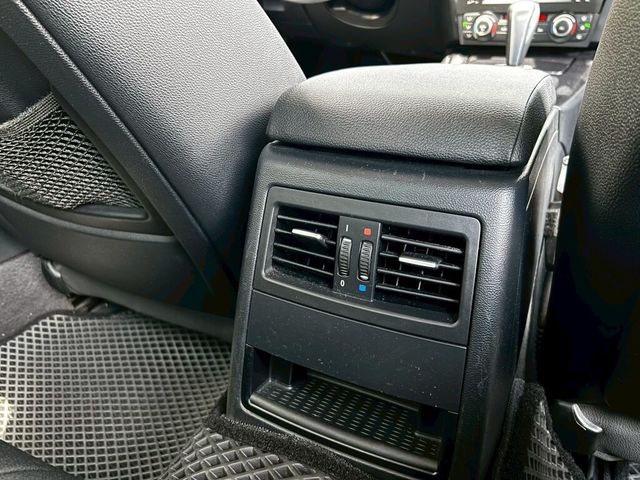 BMW寶馬 318D SEDAN  第9張相片